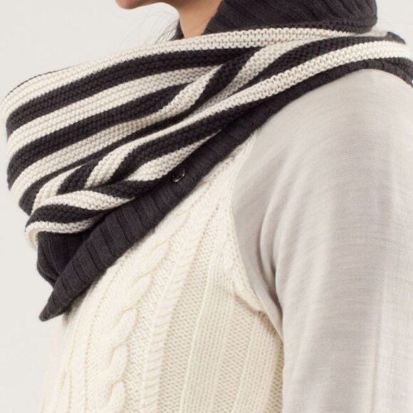 LULULEMON | Chalet Keep Your Neck Cozy Snood – POCR/DCO - Picture 3 of 6